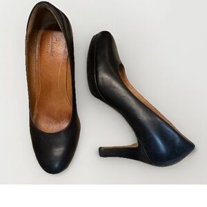 Clark’s Delsie Bluss Black Leather Pump Heels